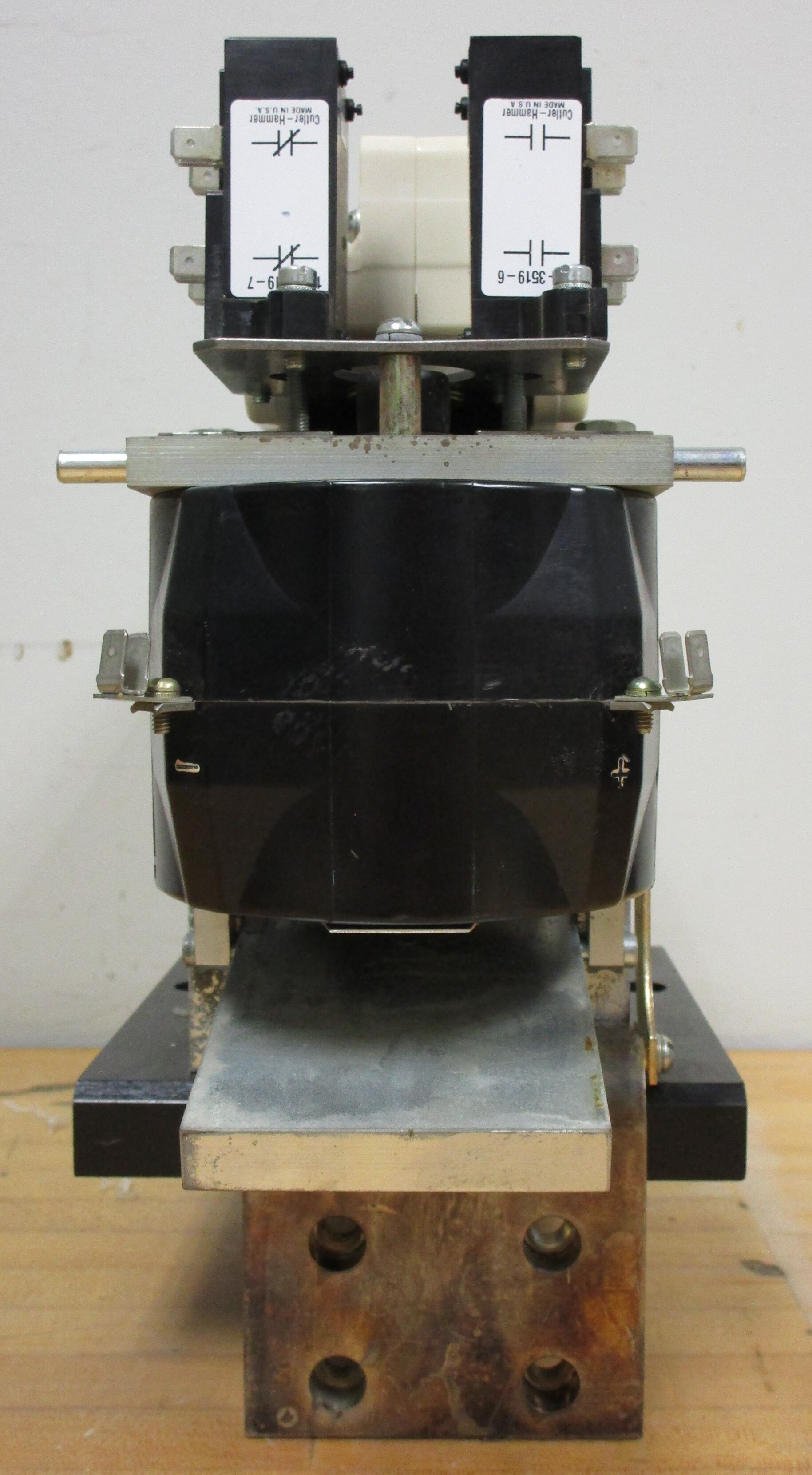 6702ED584-2: CUTLER HAMMER DC CONTACTOR, 1100A 1000VDC 115VDC COIL