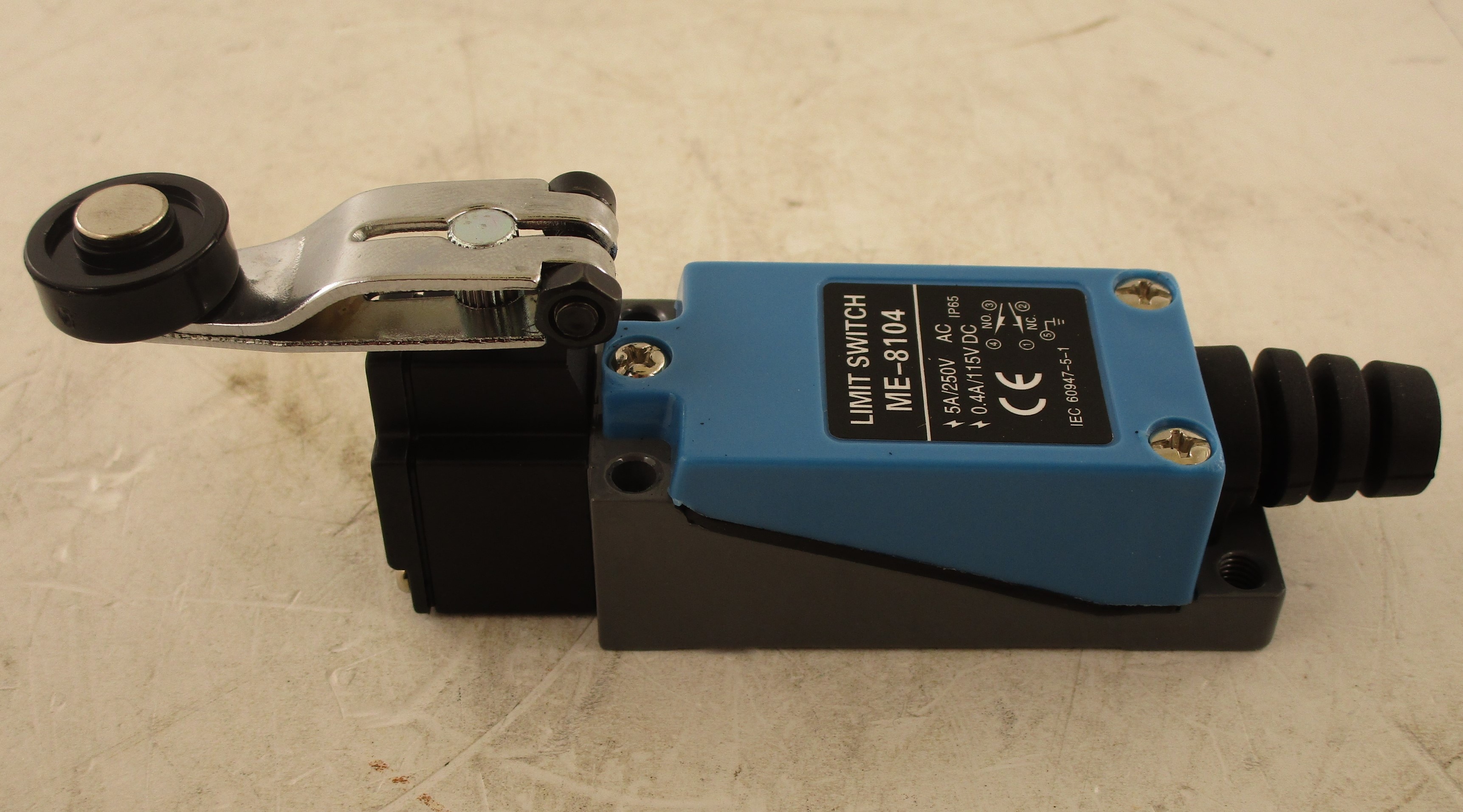 ME-8104: LIMIT SWITCH 1NO & 1NC, 5A 250VAC / 0.4A 115VDC, IP65. / THE .