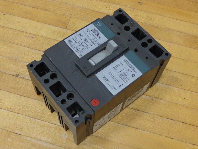 GENERAL ELECTRIC CIRCUIT BREAKER TED136100WL