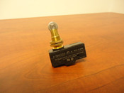 Z-15Q22B7-K, MICRO SWITCH OMRON, ROLLER PLUNGER LIMIT SWITCH